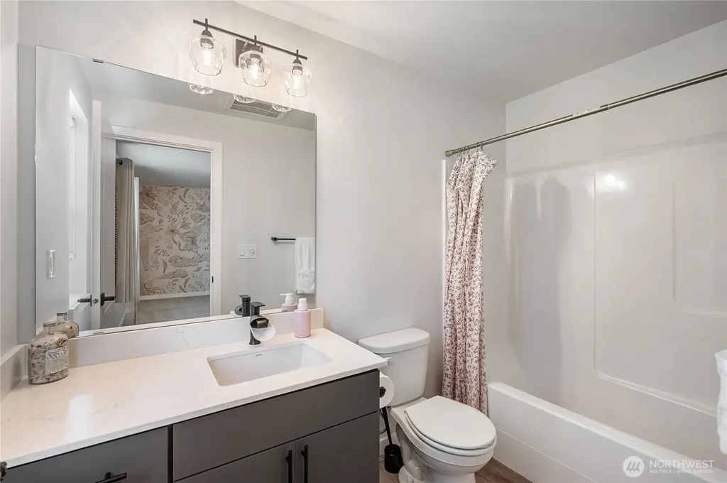 2527 Gibson Road Everett WA 98204