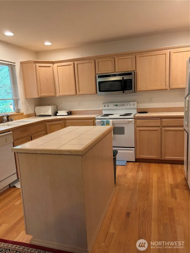 5724 Hillpointe Circle Lynnwood WA 98037