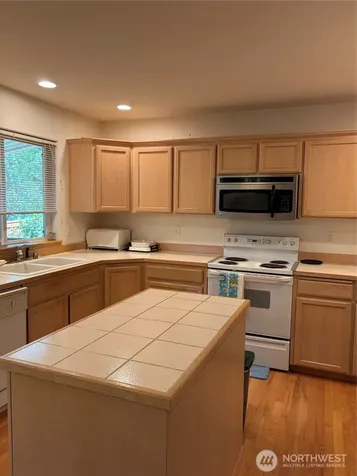 5724 Hillpointe Circle Lynnwood WA 98037