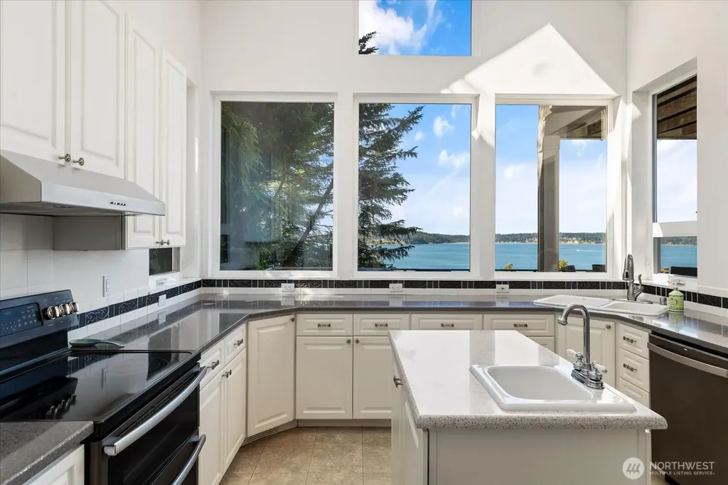 3193 Fox Spit Road Langley WA 98260