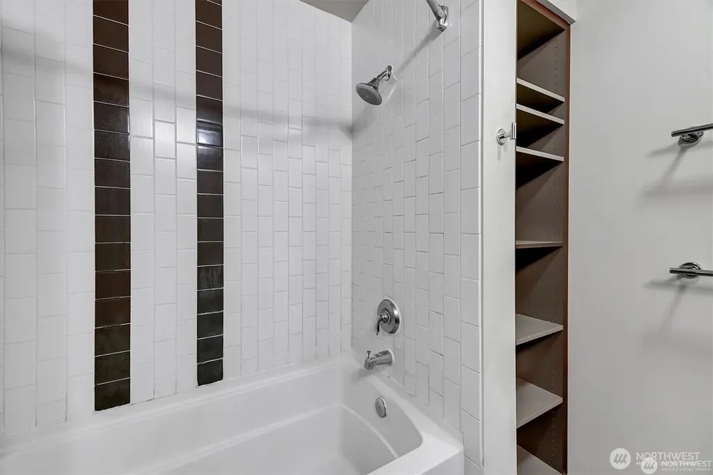 910 Lenora Street Seattle WA 98121