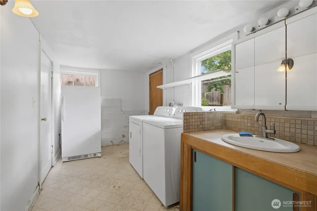 5214 35th Avenue NE Seattle WA 98105