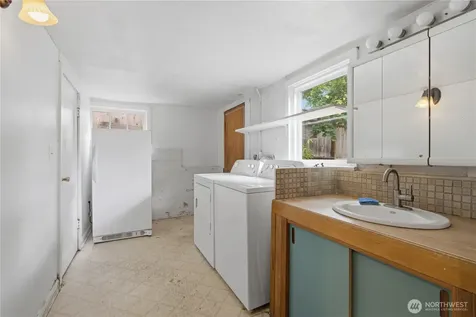 5214 35th Avenue NE Seattle WA 98105