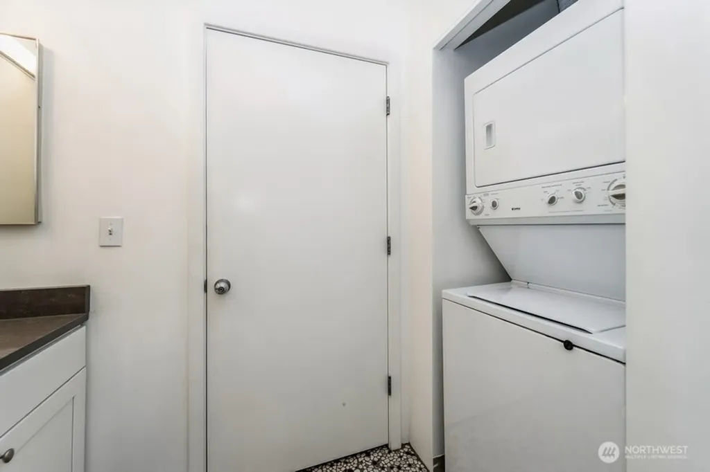 2414 1st Avenue Seattle WA 98121
