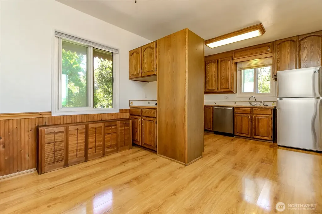 10082 Des Moines Memorial Drive S Seattle WA 98168