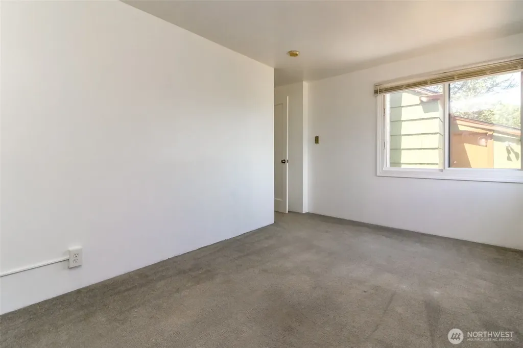 10082 Des Moines Memorial Drive S Seattle WA 98168