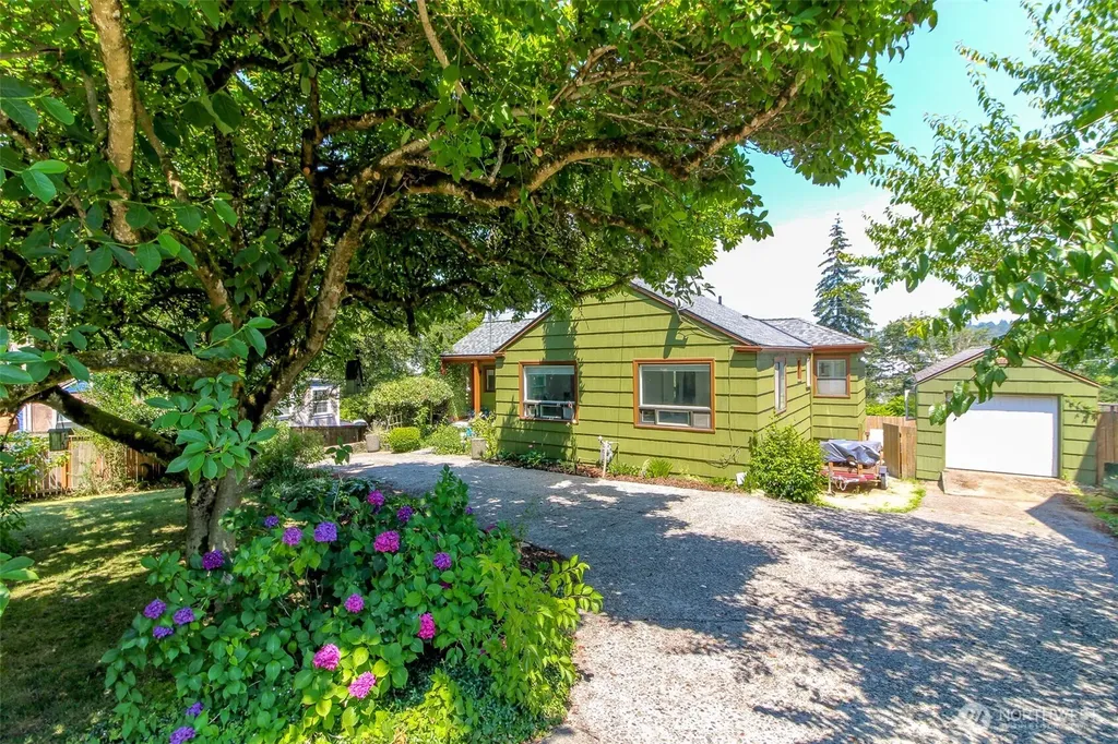 10082 Des Moines Memorial Drive S Seattle WA 98168