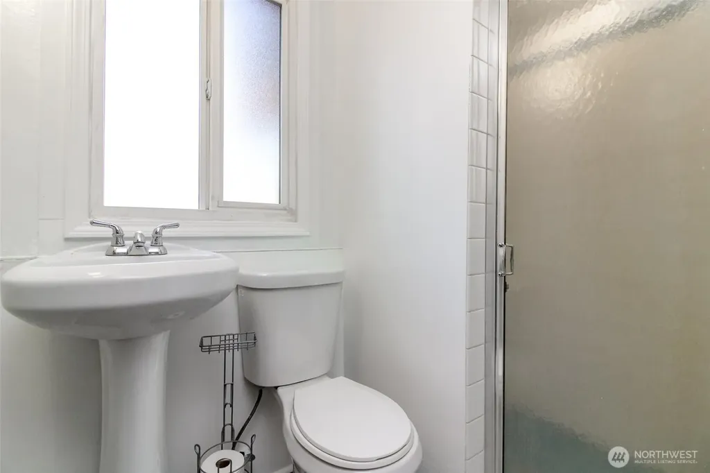 10082 Des Moines Memorial Drive S Seattle WA 98168