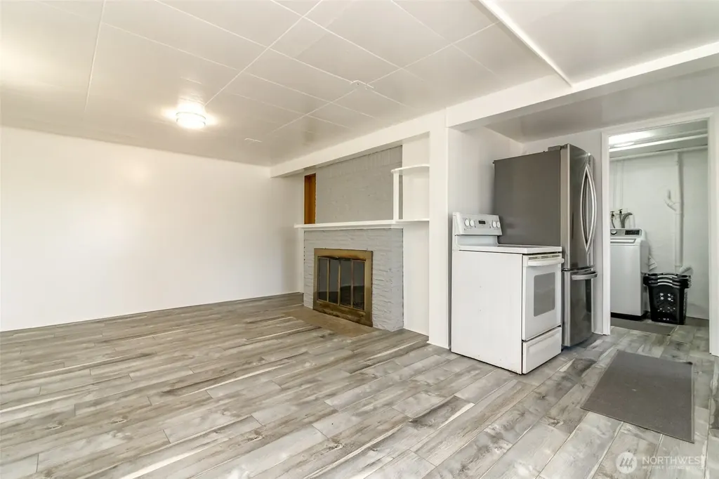 10082 Des Moines Memorial Drive S Seattle WA 98168