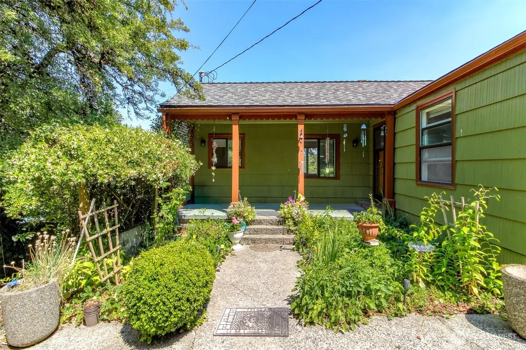 10082 Des Moines Memorial Drive S Seattle WA 98168