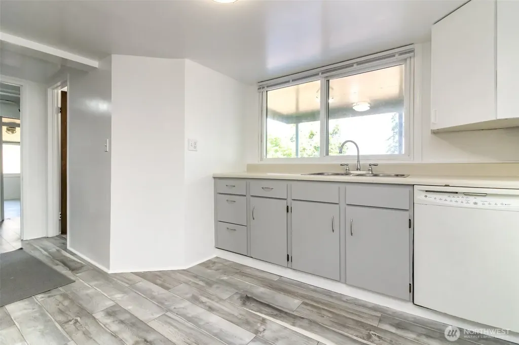 10082 Des Moines Memorial Drive S Seattle WA 98168