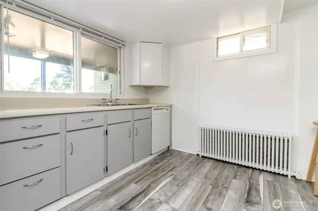 10082 Des Moines Memorial Drive S Seattle WA 98168