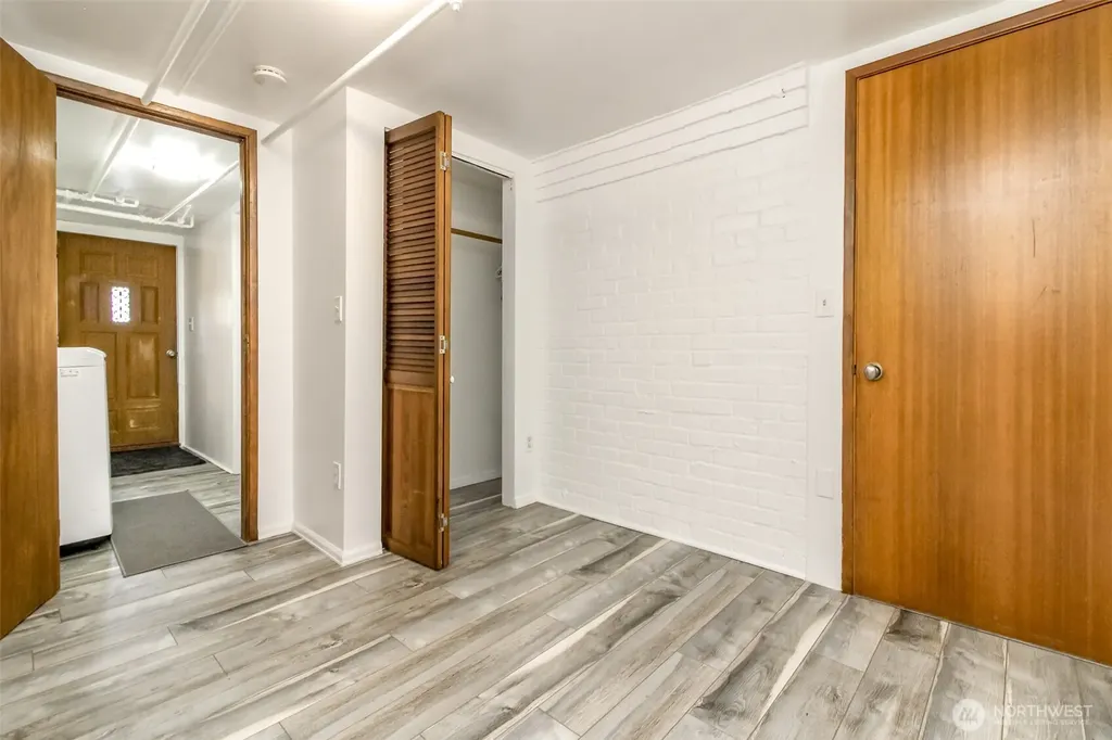 10082 Des Moines Memorial Drive S Seattle WA 98168