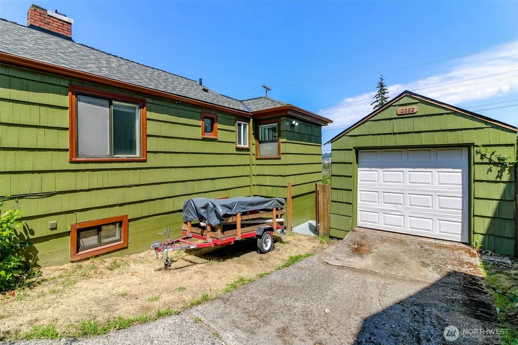 10082 Des Moines Memorial Drive S Seattle WA 98168