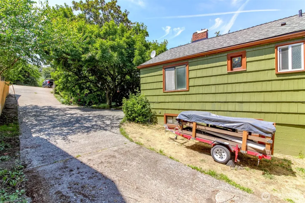 10082 Des Moines Memorial Drive S Seattle WA 98168