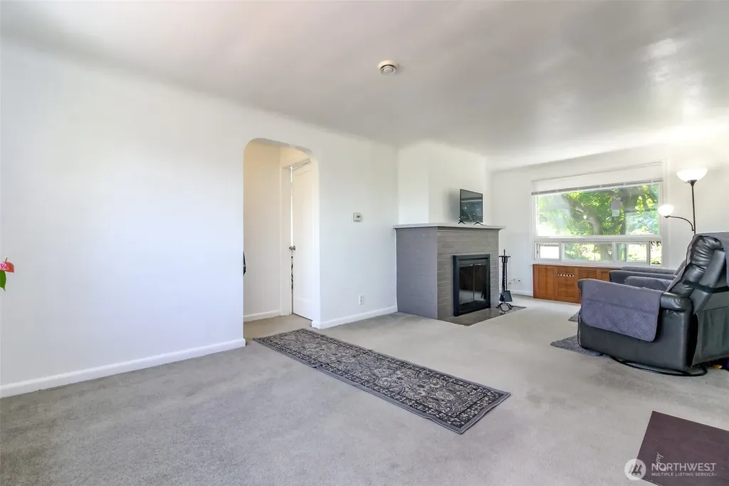 10082 Des Moines Memorial Drive S Seattle WA 98168