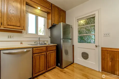 10082 Des Moines Memorial Drive S Seattle WA 98168