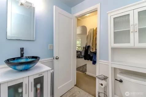 10082 Des Moines Memorial Drive S Seattle WA 98168