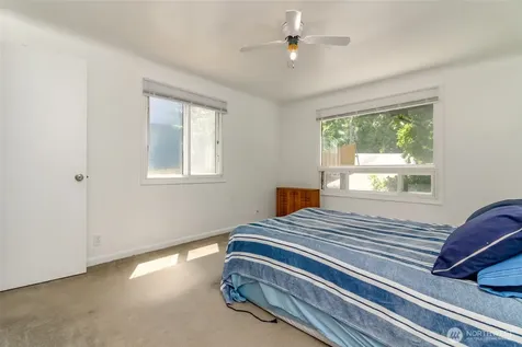 10082 Des Moines Memorial Drive S Seattle WA 98168