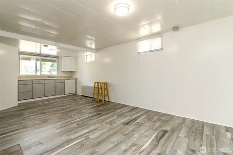 10082 Des Moines Memorial Drive S Seattle WA 98168