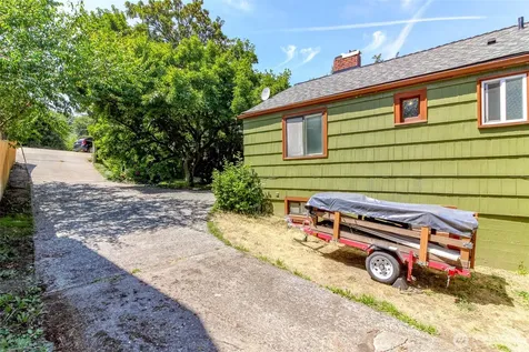 10082 Des Moines Memorial Drive S Seattle WA 98168