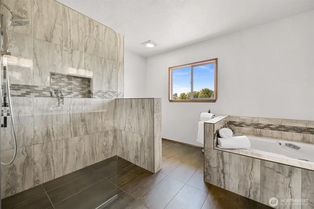2752 Douglas Road Ferndale WA 98248
