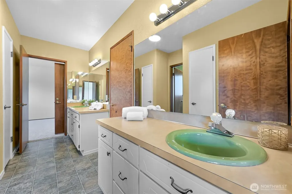 2752 Douglas Road Ferndale WA 98248