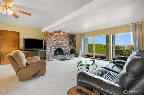 2752 Douglas Road Ferndale WA 98248
