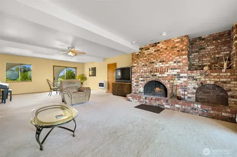 2752 Douglas Road Ferndale WA 98248