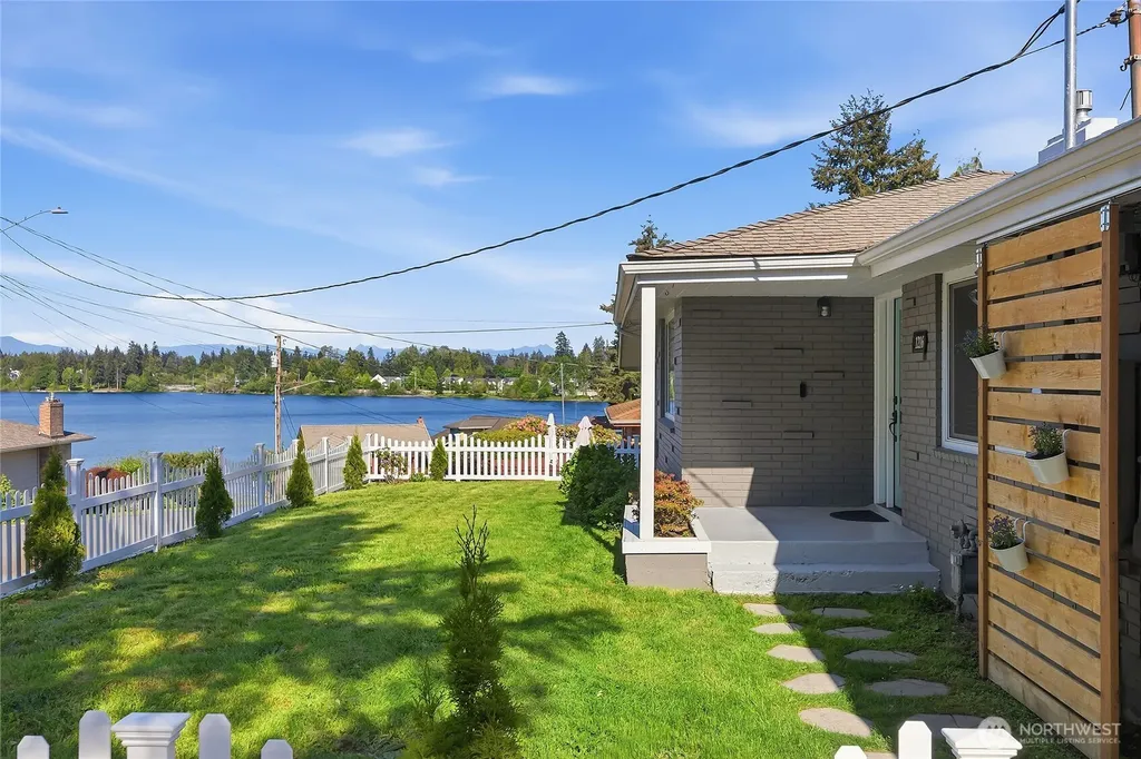 1216 118th Place SE Everett WA 98208