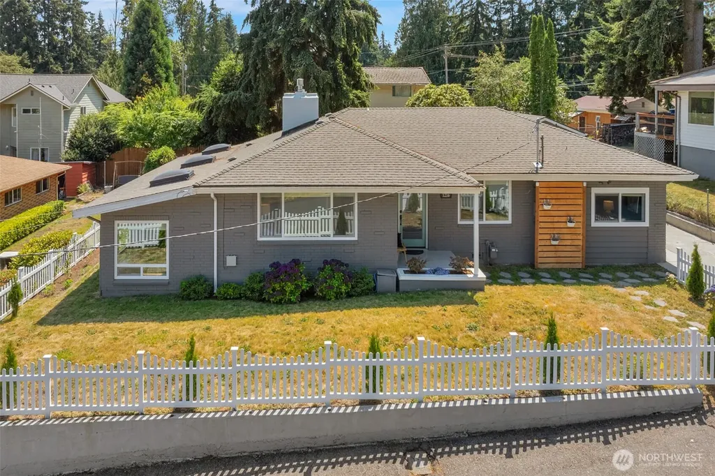 1216 118th Place SE Everett WA 98208