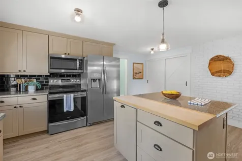 1216 118th Place SE Everett WA 98208