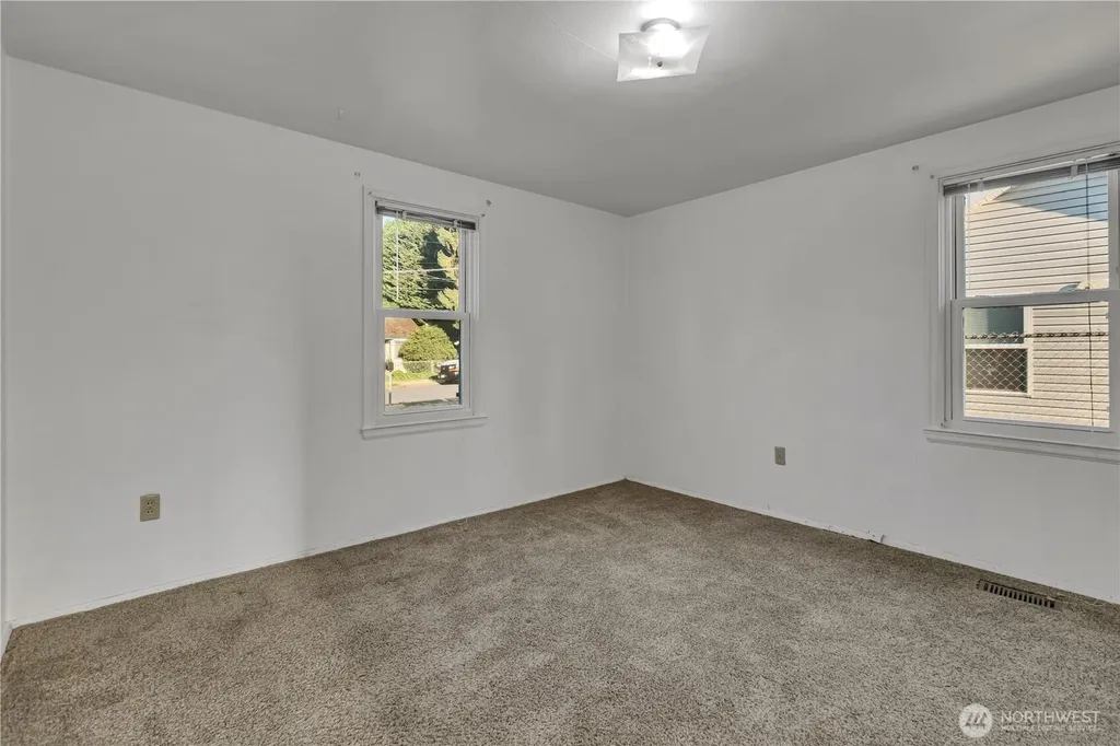 13607 2nd Avenue SW Seattle WA 98166