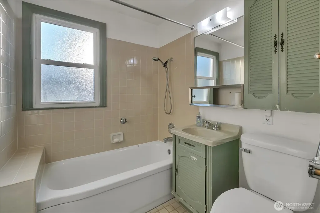 13607 2nd Avenue SW Seattle WA 98166