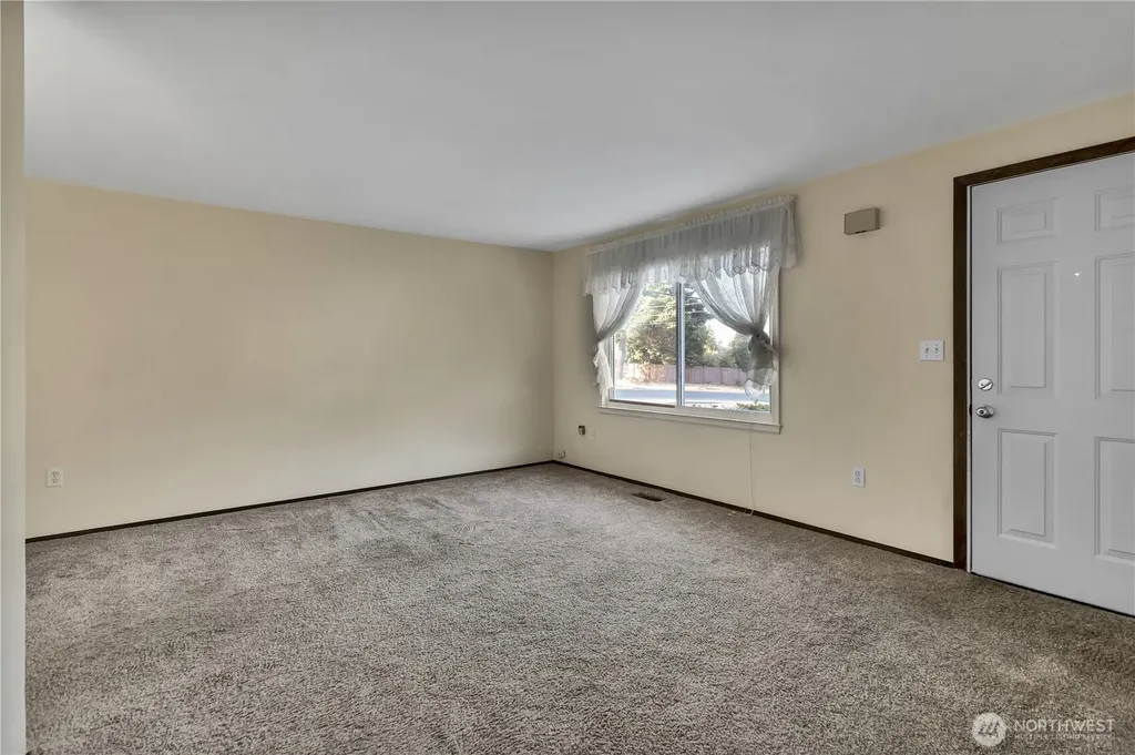 13607 2nd Avenue SW Seattle WA 98166