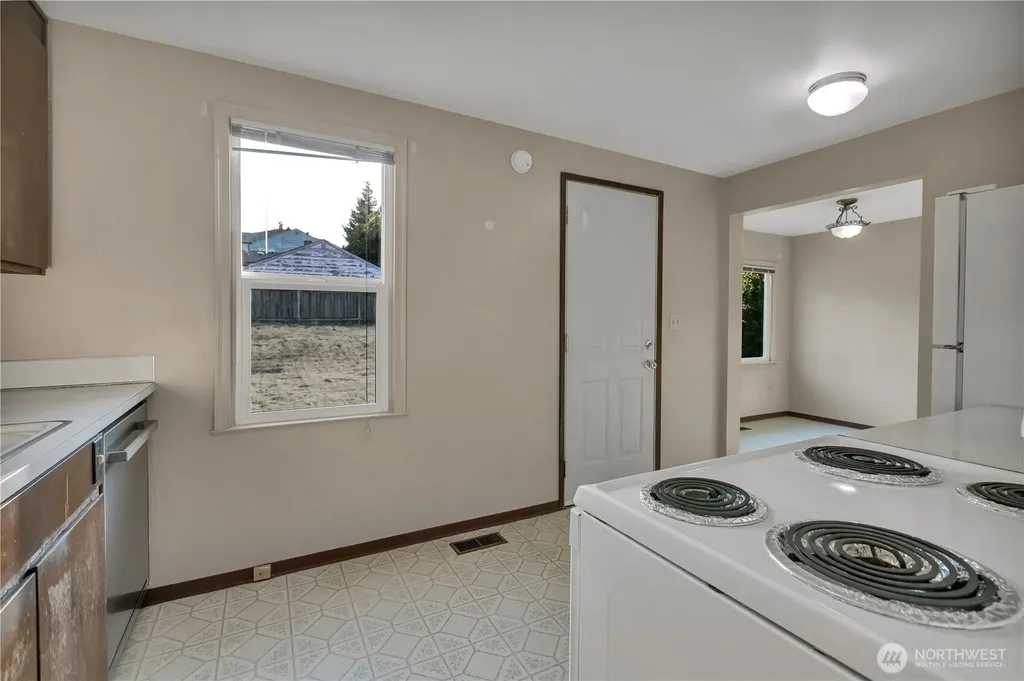 13607 2nd Avenue SW Seattle WA 98166