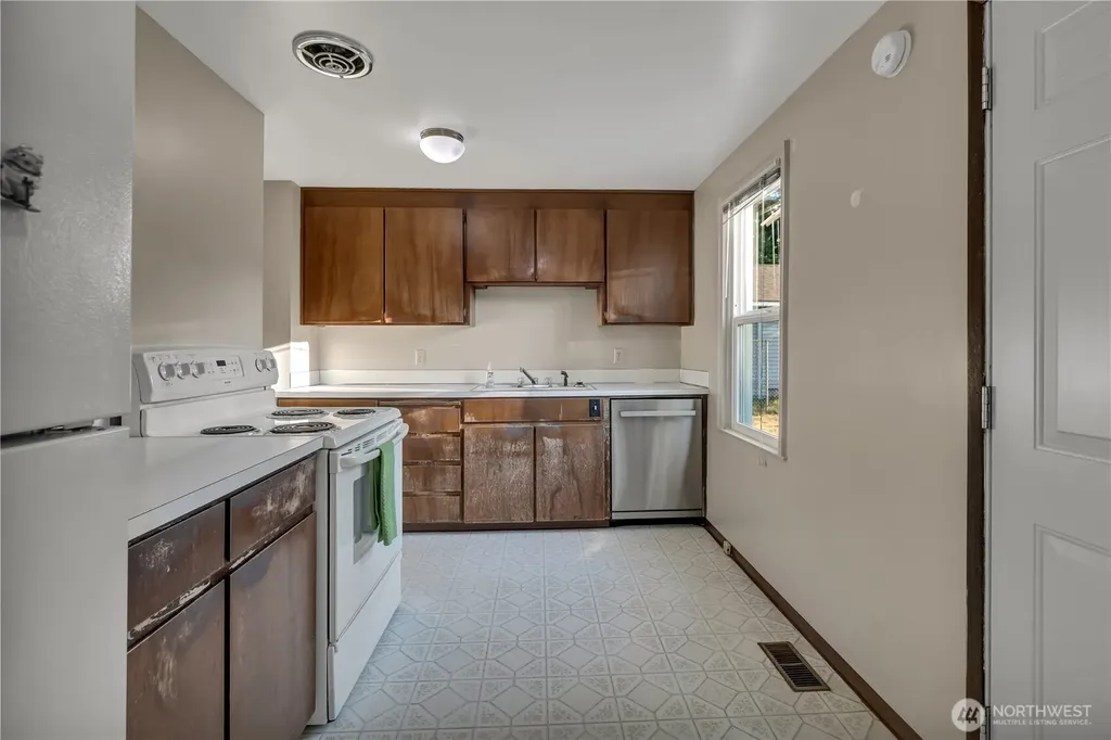 13607 2nd Avenue SW Seattle WA 98166