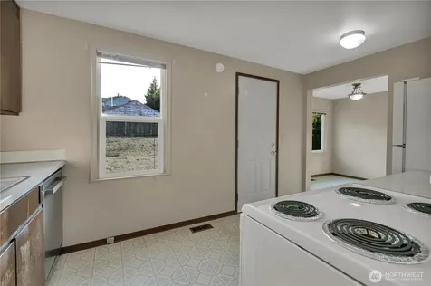 13607 2nd Avenue SW Seattle WA 98166