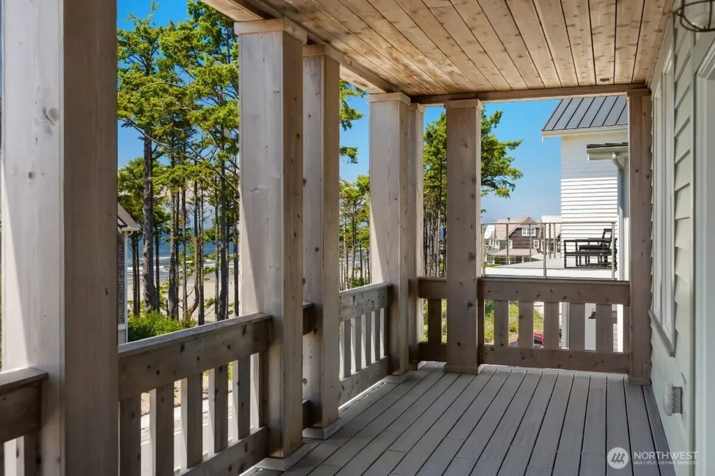 32 Ocean Tide Lane Pacific Beach WA 98571