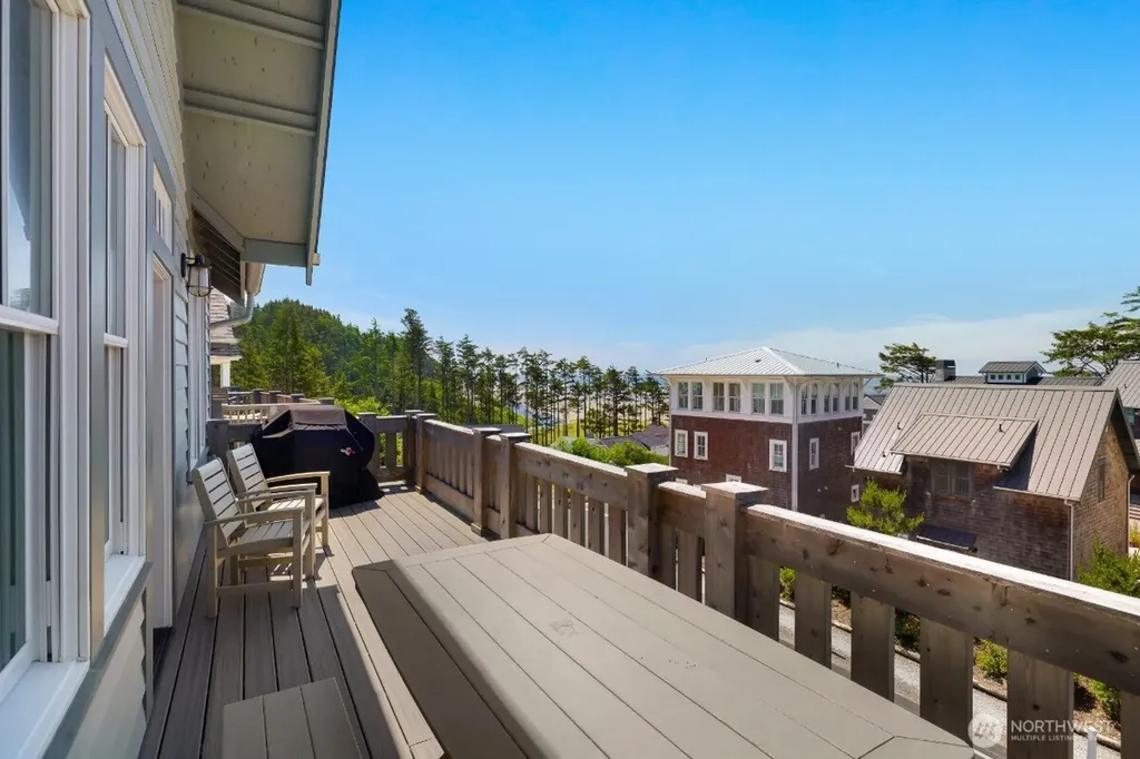 32 Ocean Tide Lane Pacific Beach WA 98571