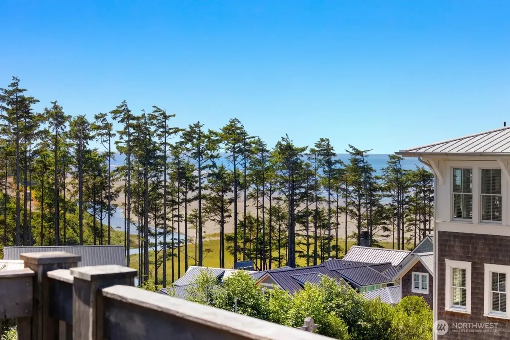 32 Ocean Tide Lane Pacific Beach WA 98571