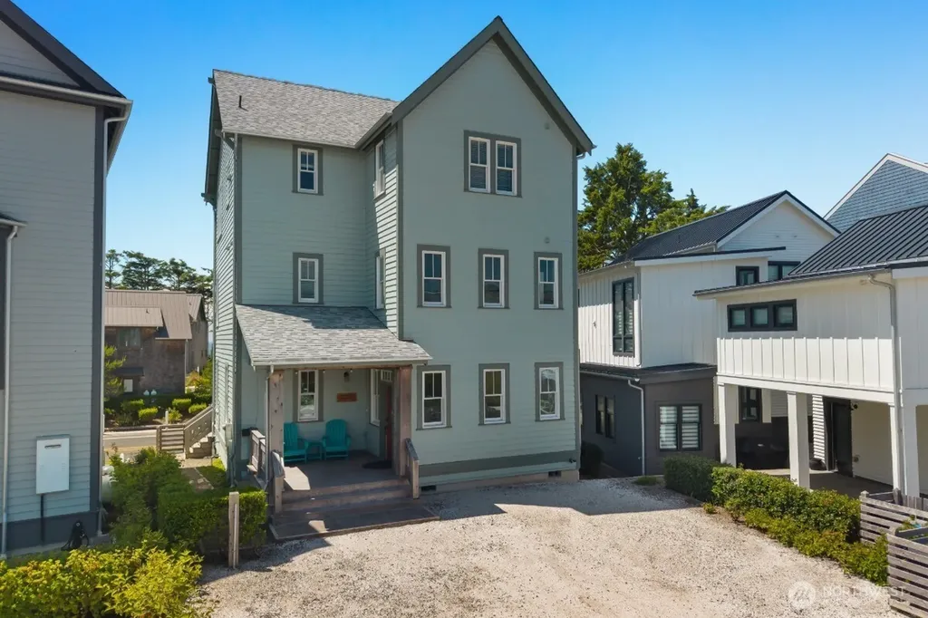 32 Ocean Tide Lane Pacific Beach WA 98571