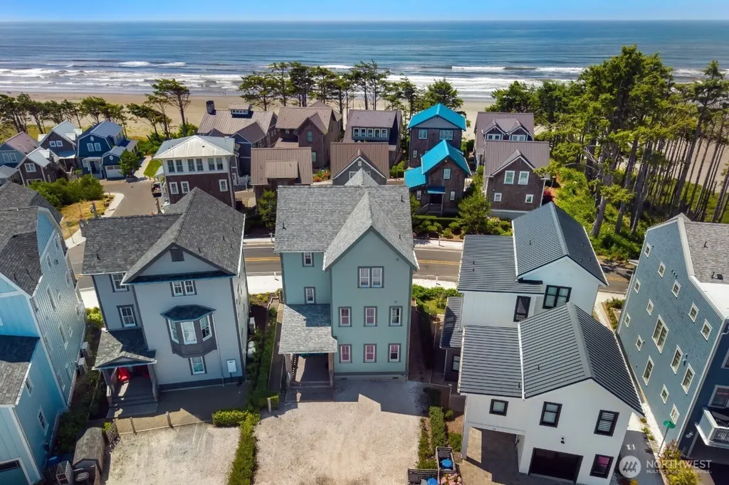 32 Ocean Tide Lane Pacific Beach WA 98571