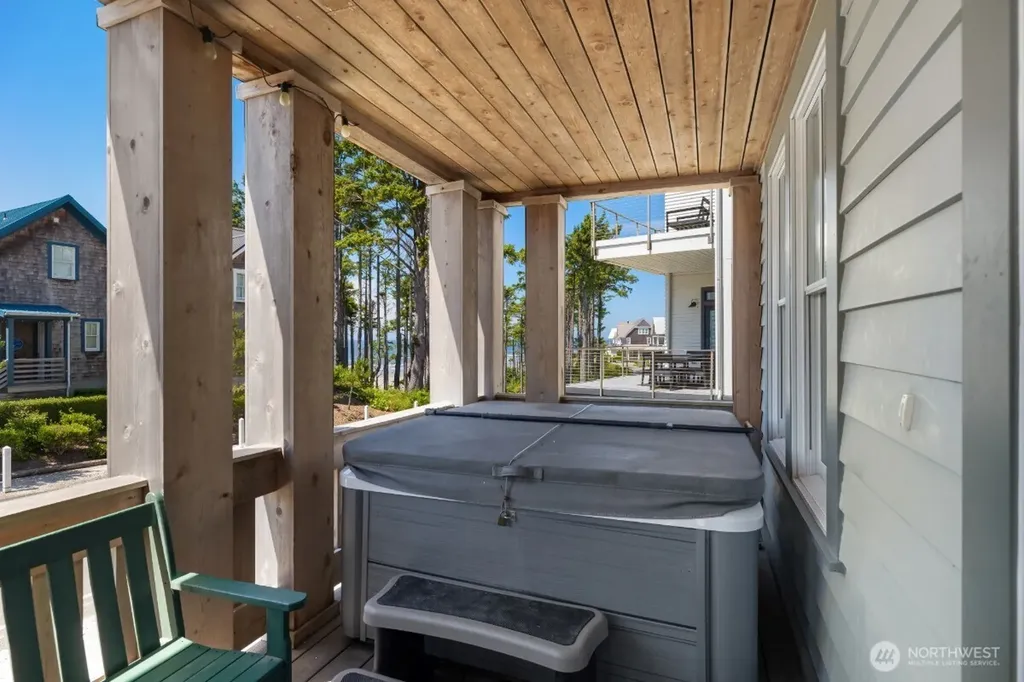 32 Ocean Tide Lane Pacific Beach WA 98571