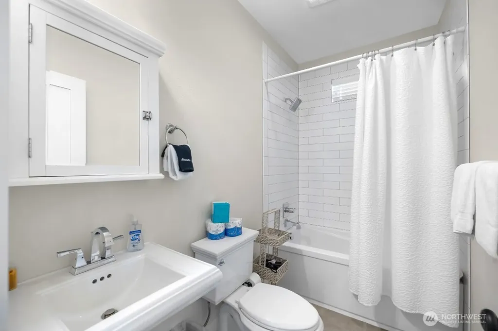 32 Ocean Tide Lane Pacific Beach WA 98571