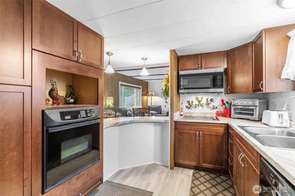 590 Ocean View Drive Oak Harbor WA 98277