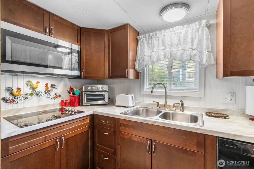 590 Ocean View Drive Oak Harbor WA 98277