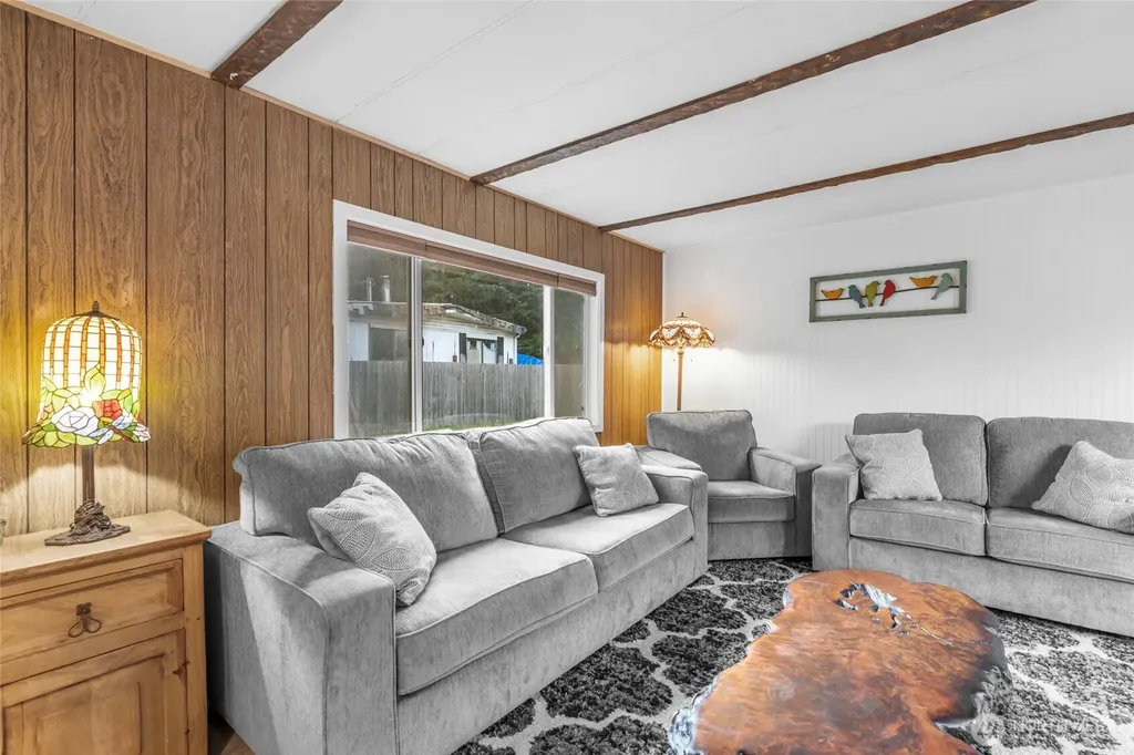 590 Ocean View Drive Oak Harbor WA 98277