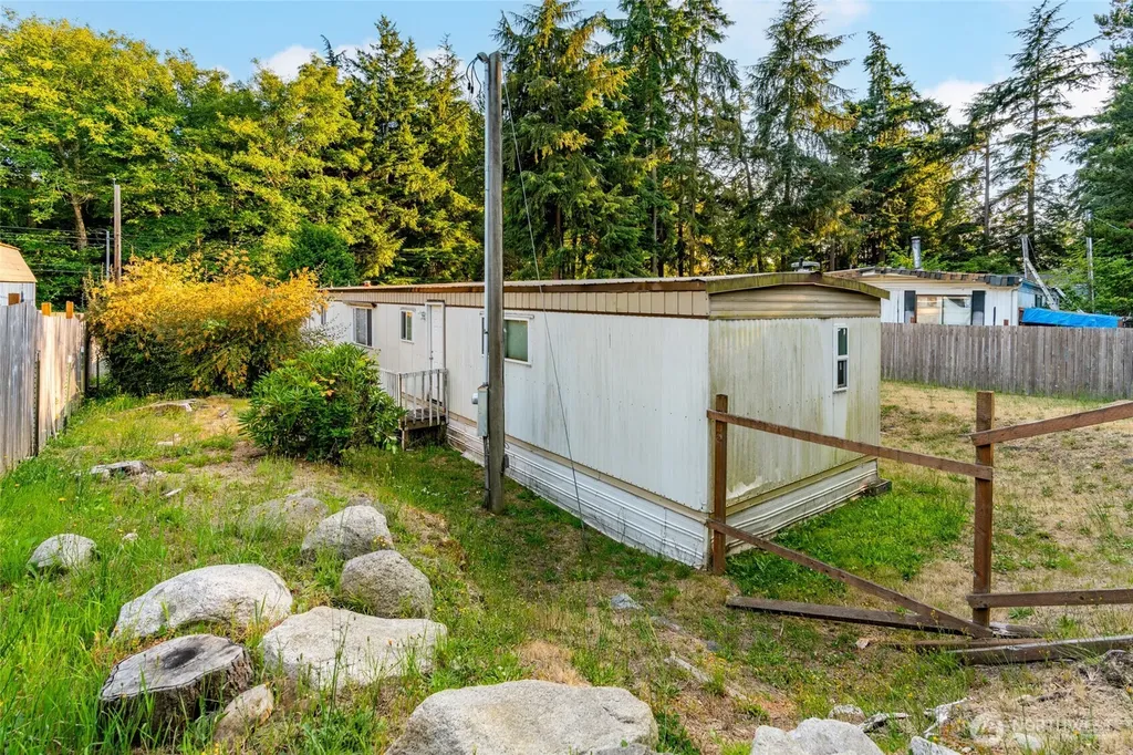 590 Ocean View Drive Oak Harbor WA 98277