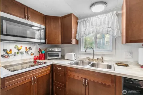 590 Ocean View Drive Oak Harbor WA 98277